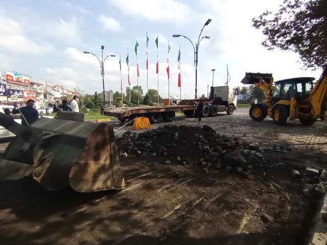 گزارش تصویری برداشت سنگ فرش میدان ابریشم (1)